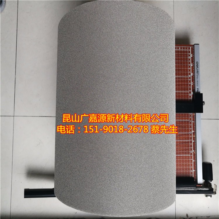 泡沫鎳是“多孔金屬”家庭中的后起之秀。能切斷,彎曲,和簡(jiǎn)單地黏貼，有很強(qiáng)的導(dǎo)熱性。