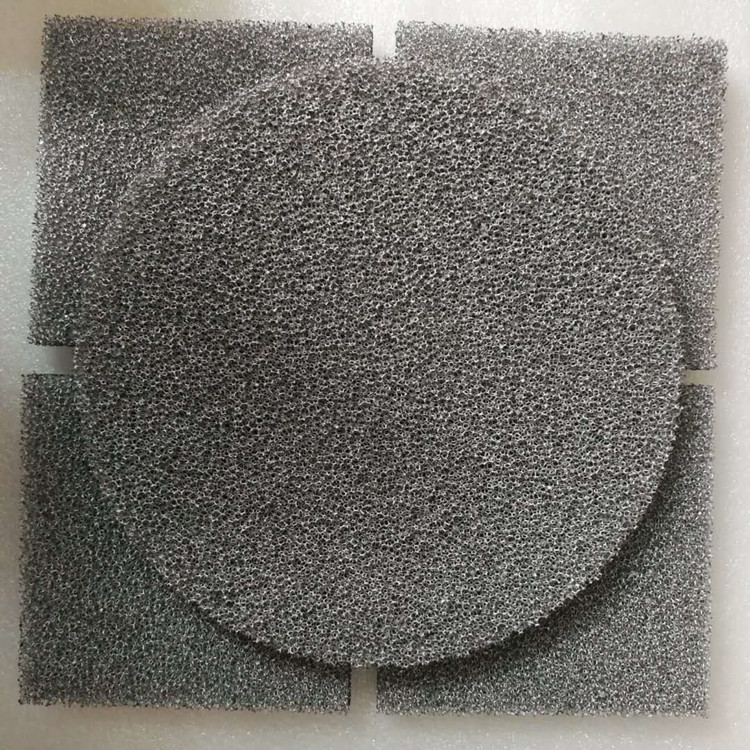 泡沫鐵鎳異形件透氣性好, 有過濾的作用，氣體、流體的流動穩(wěn)定性能超強。