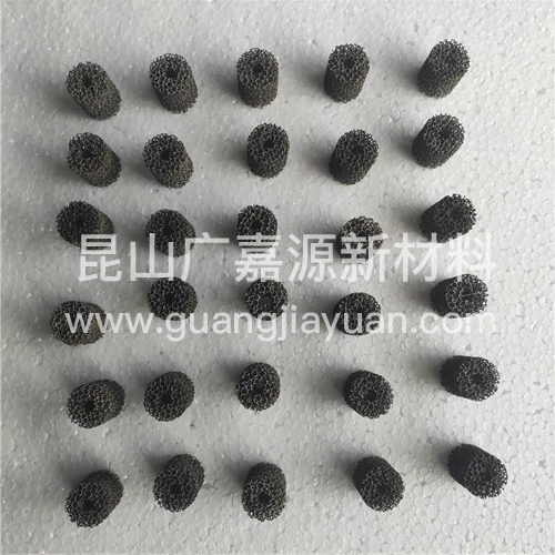 泡沫鐵鎳保持形態穩定，在高溫下很難燃燒,耐高溫。
